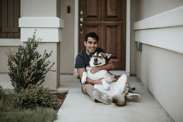 Dating photo with a dog, taken by The Match Artist