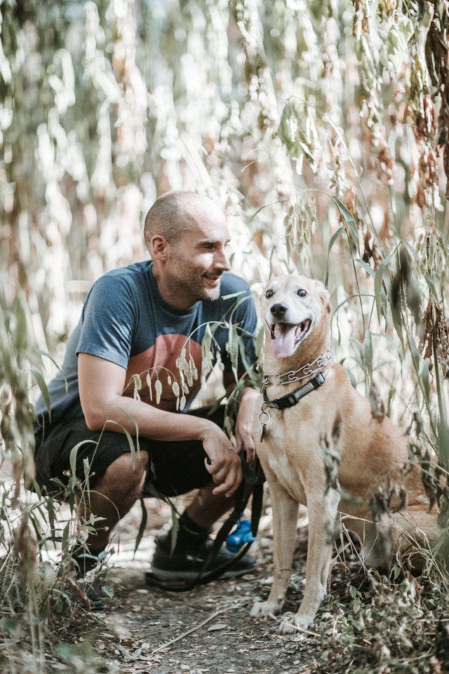 Dating photo with a dog, taken by The Match Artist